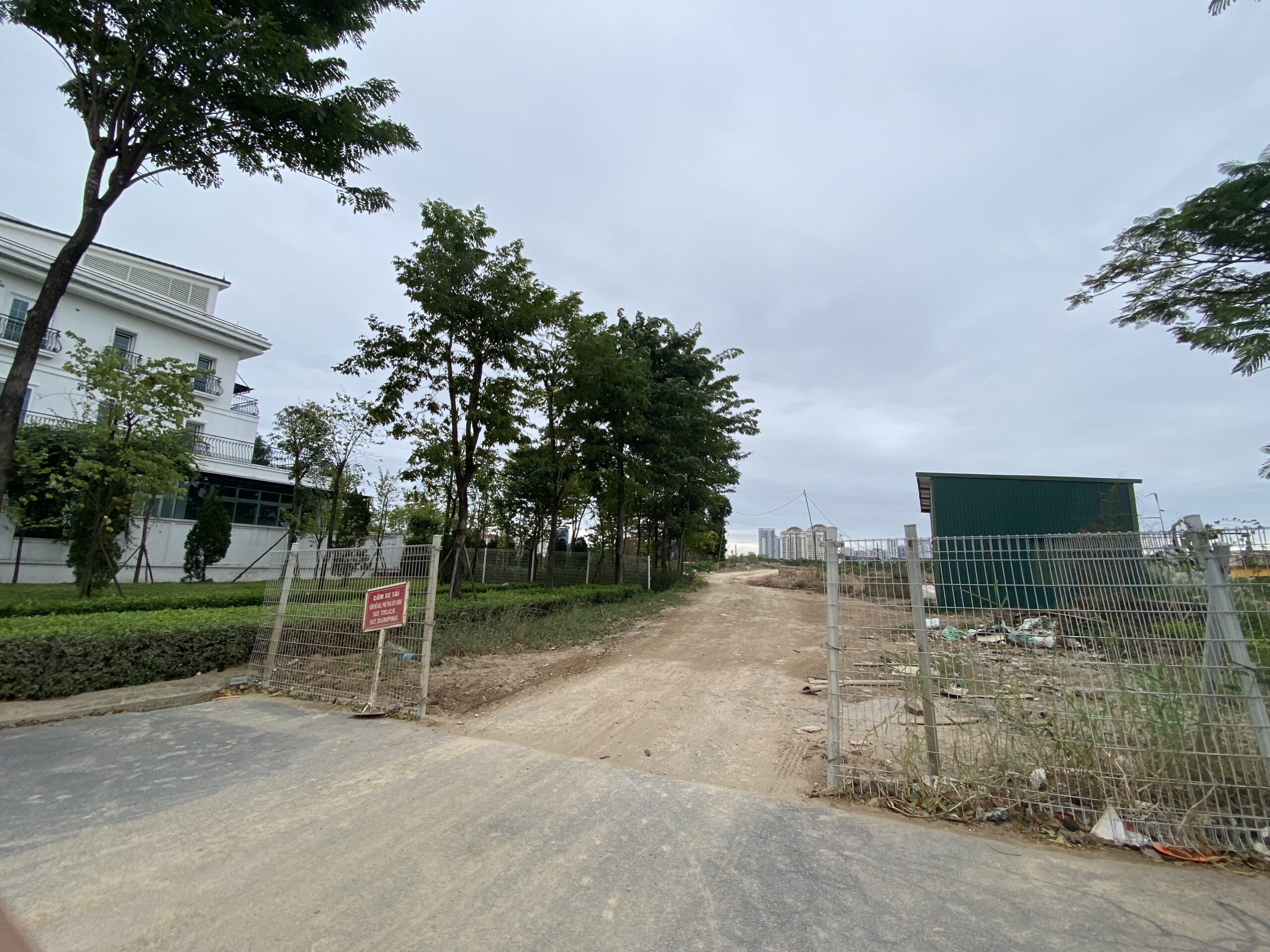 Đường Nguyễn Văn Huyên đoạn đang thi công