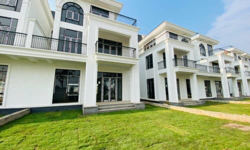 Bán biệt thự song lập 300m2, hướng Đông Nam, đường trước nhà 16,5m, đơn giá 51 triệu/m2 đất
